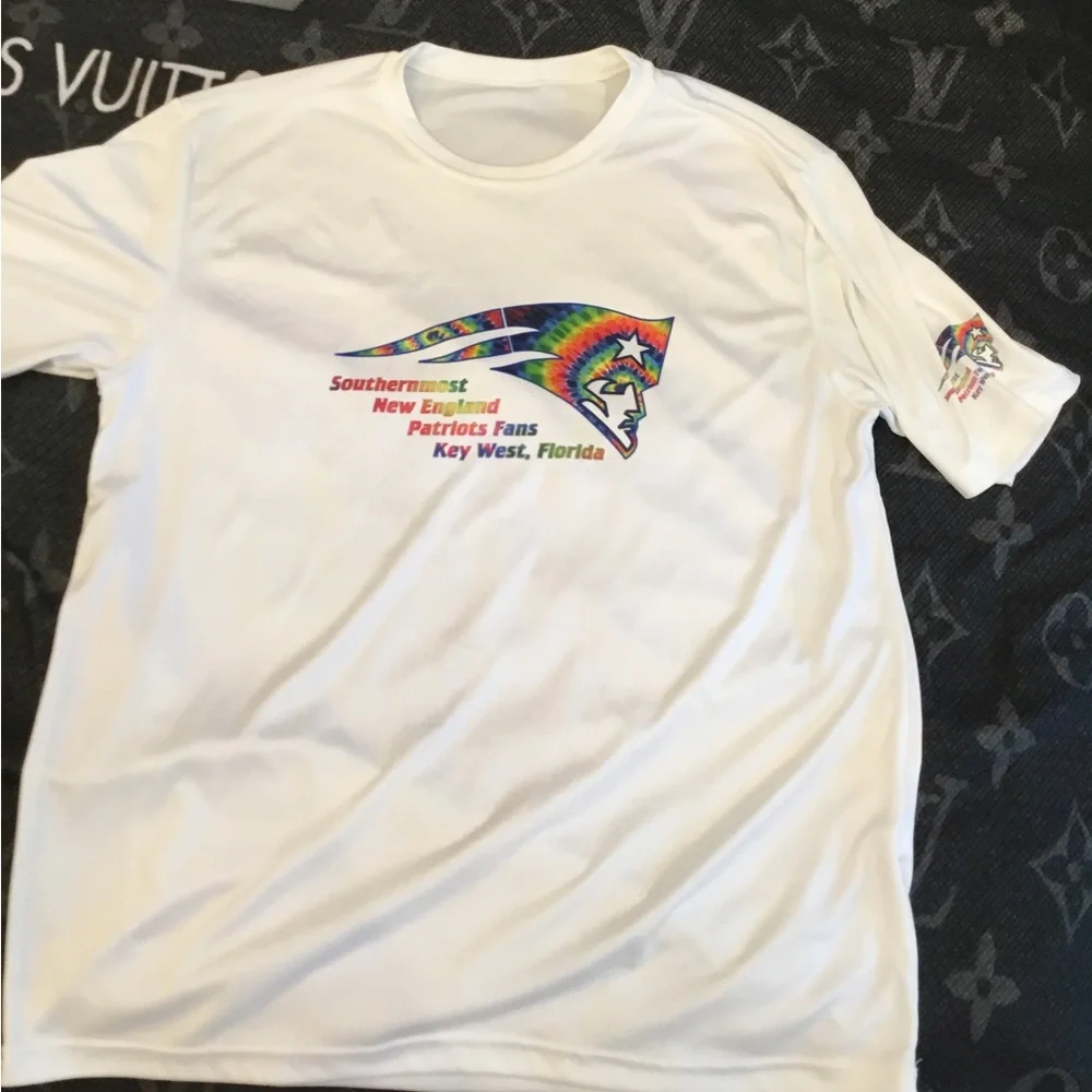 Patriots Tee 🌈 - Picture 2 of 4